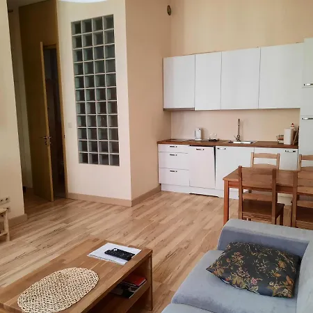 Good Night In - Aries Breslavia