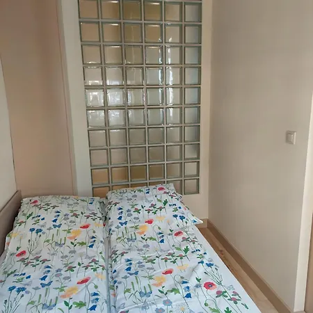 Good Night In - Aries * Breslavia