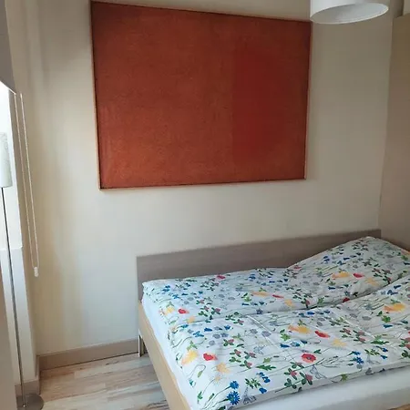 Good Night In - Aries Breslavia